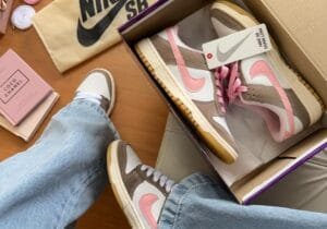 Dunk Low - White/Brown & Pink Gum